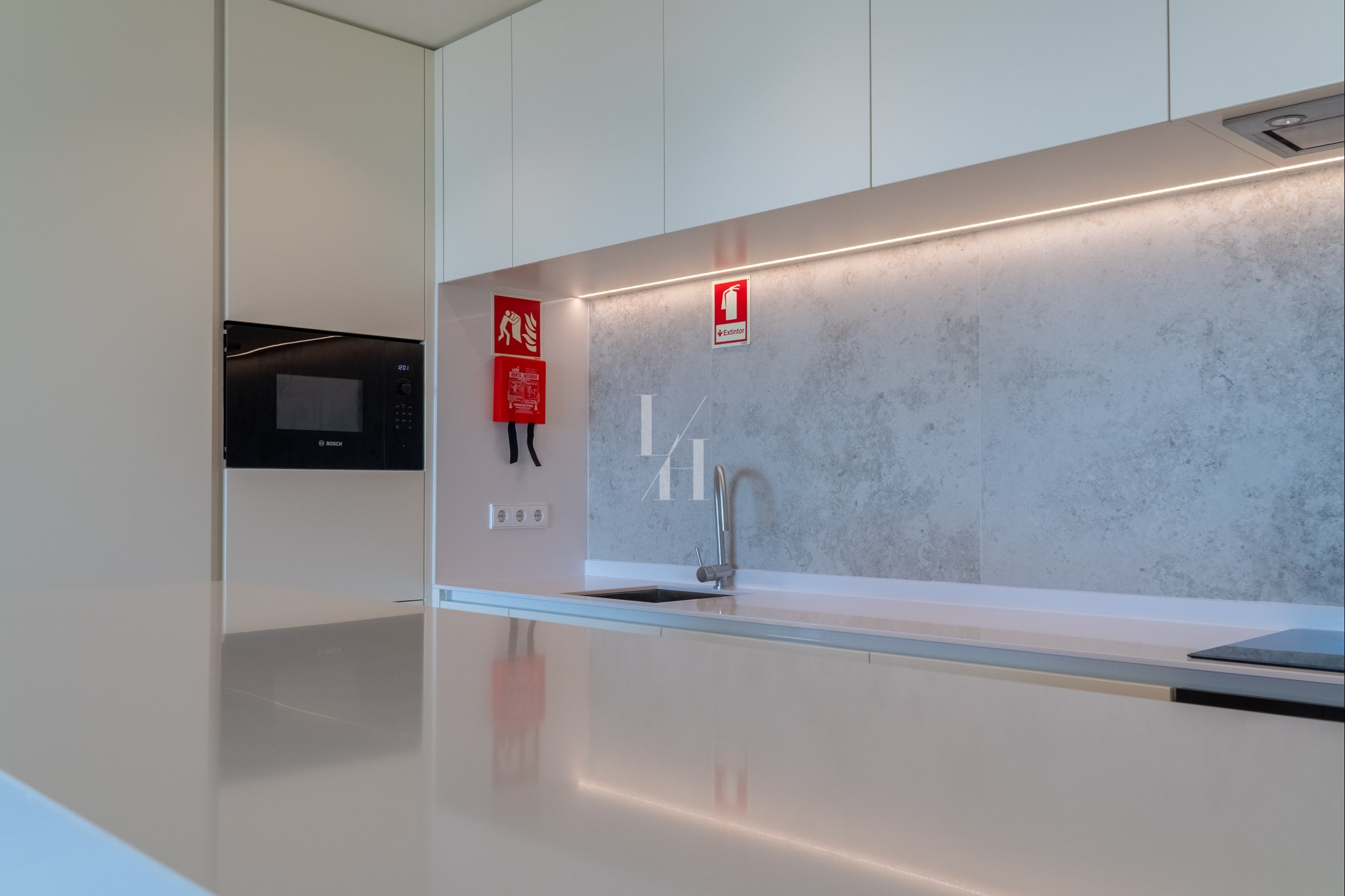 2 Bed, 2 Bath, ApartmentFor Sale, Lagos, Faro, 8600-544