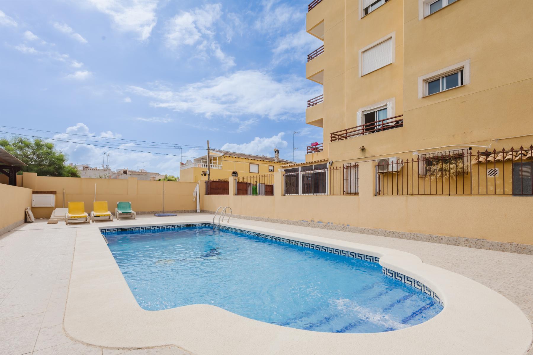 2 Bed, 1 Bath, ApartmentFor Sale, Torrevieja, Alicante