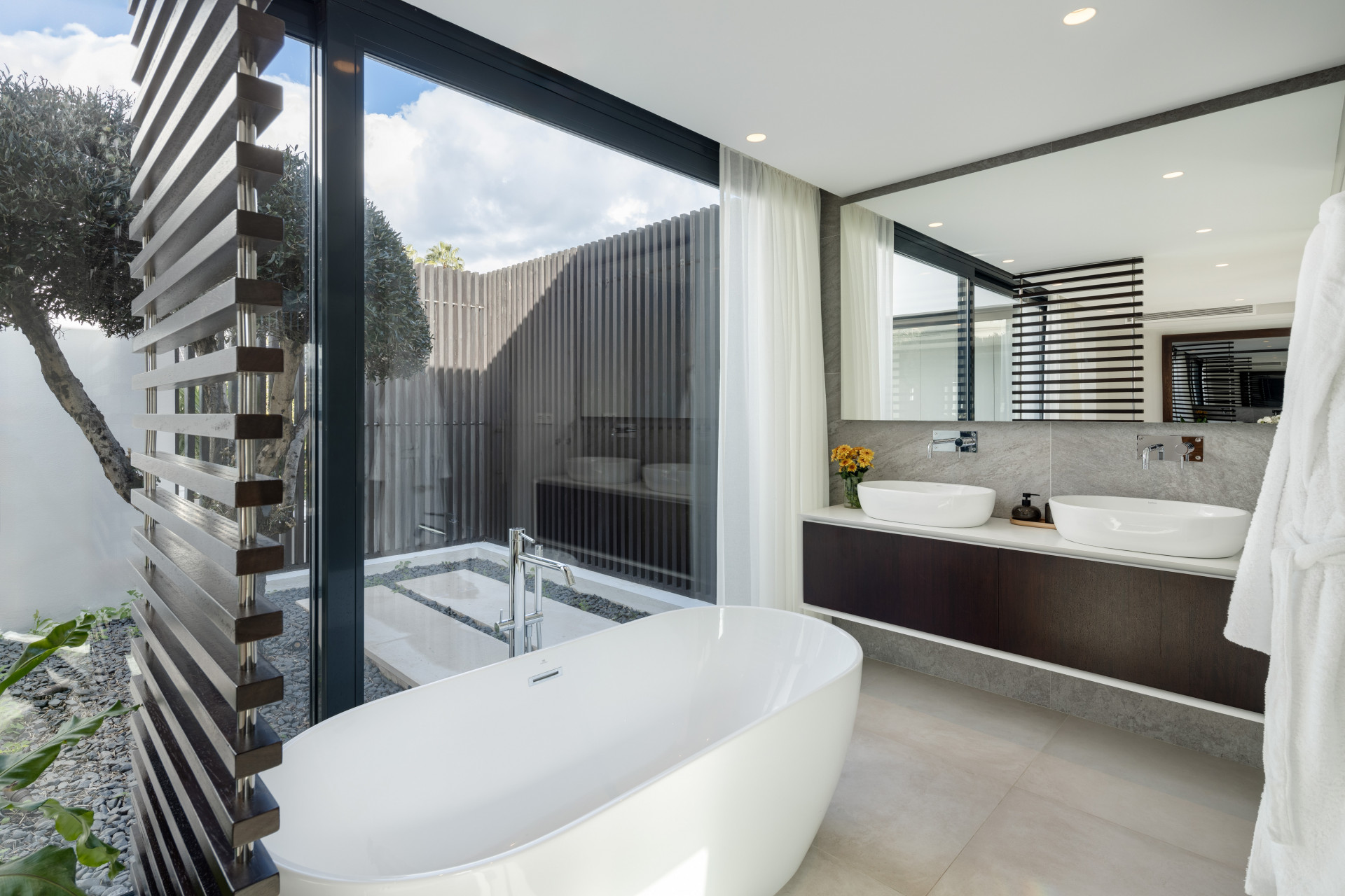 6 Bed, 4 Bath, HouseFor Sale, Marbella, Malaga