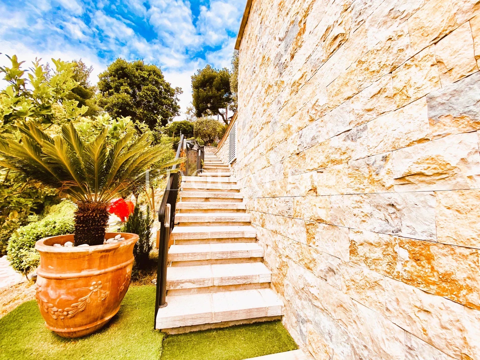 3 Bed, 2 Bath, HouseFor Sale, Menton, Alpes-Maritimes