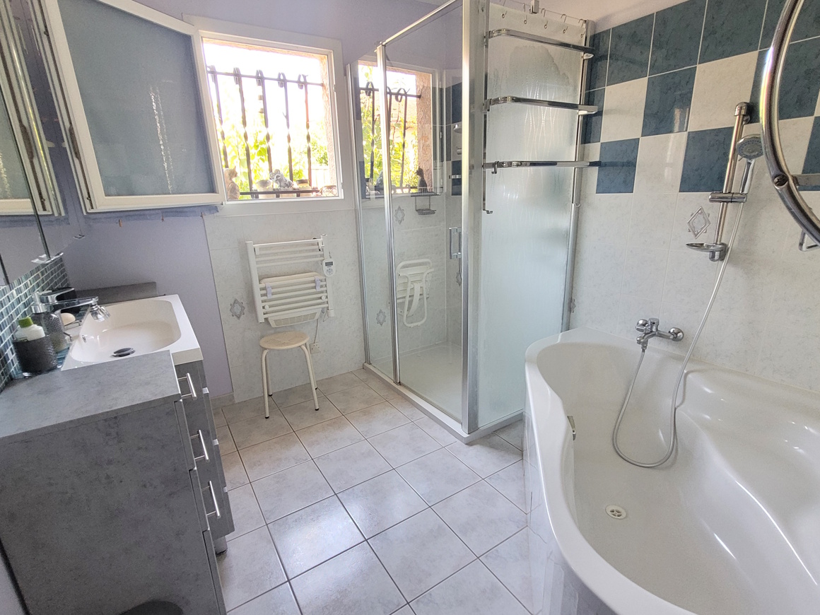 4 Bed, 1 Bath, HouseFor Sale, Pezenas, Herault, Languedoc-Roussillon, 34120