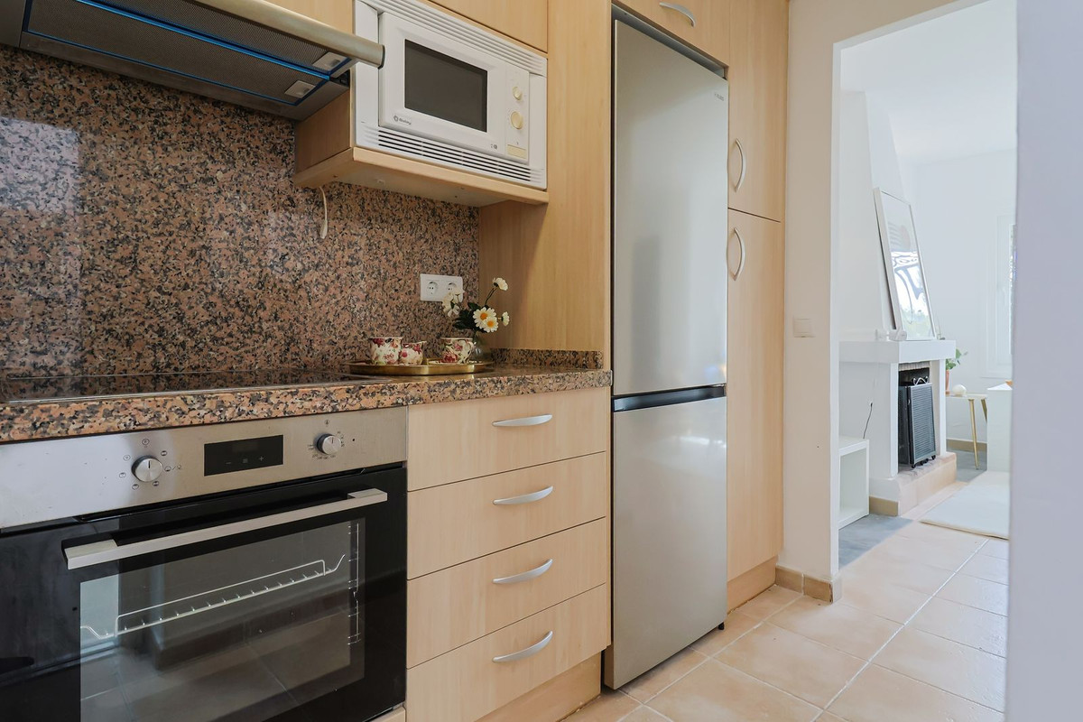 2 Bed, 1 Bath, ApartmentFor Sale, Benavista, Malaga
