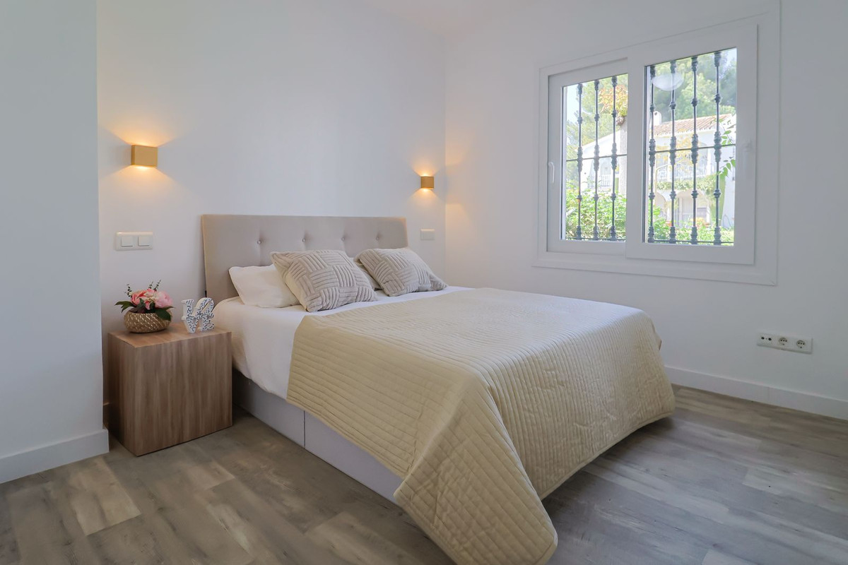 2 Bed, 1 Bath, ApartmentFor Sale, Benavista, Malaga
