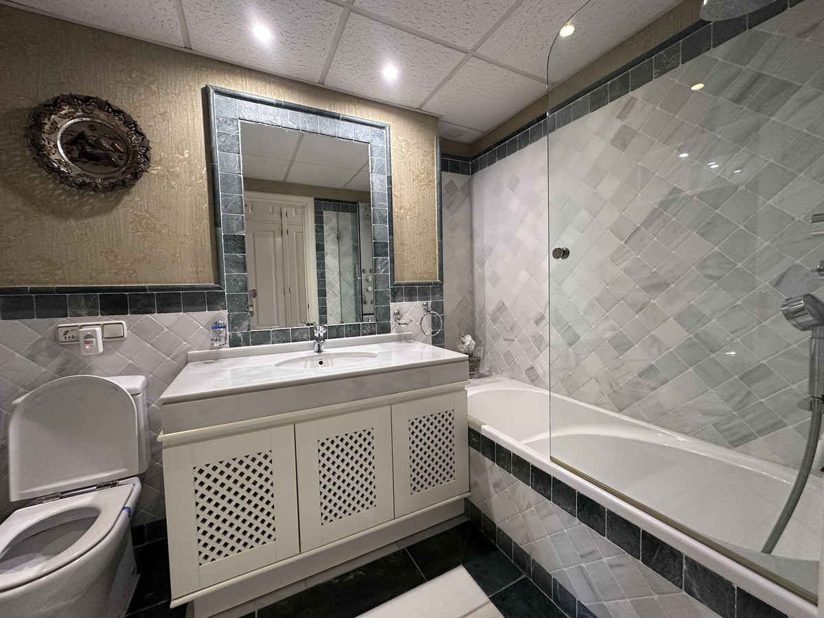 4 Bed, 4 Bath, ApartmentFor Sale, The Golden Mile, Malaga