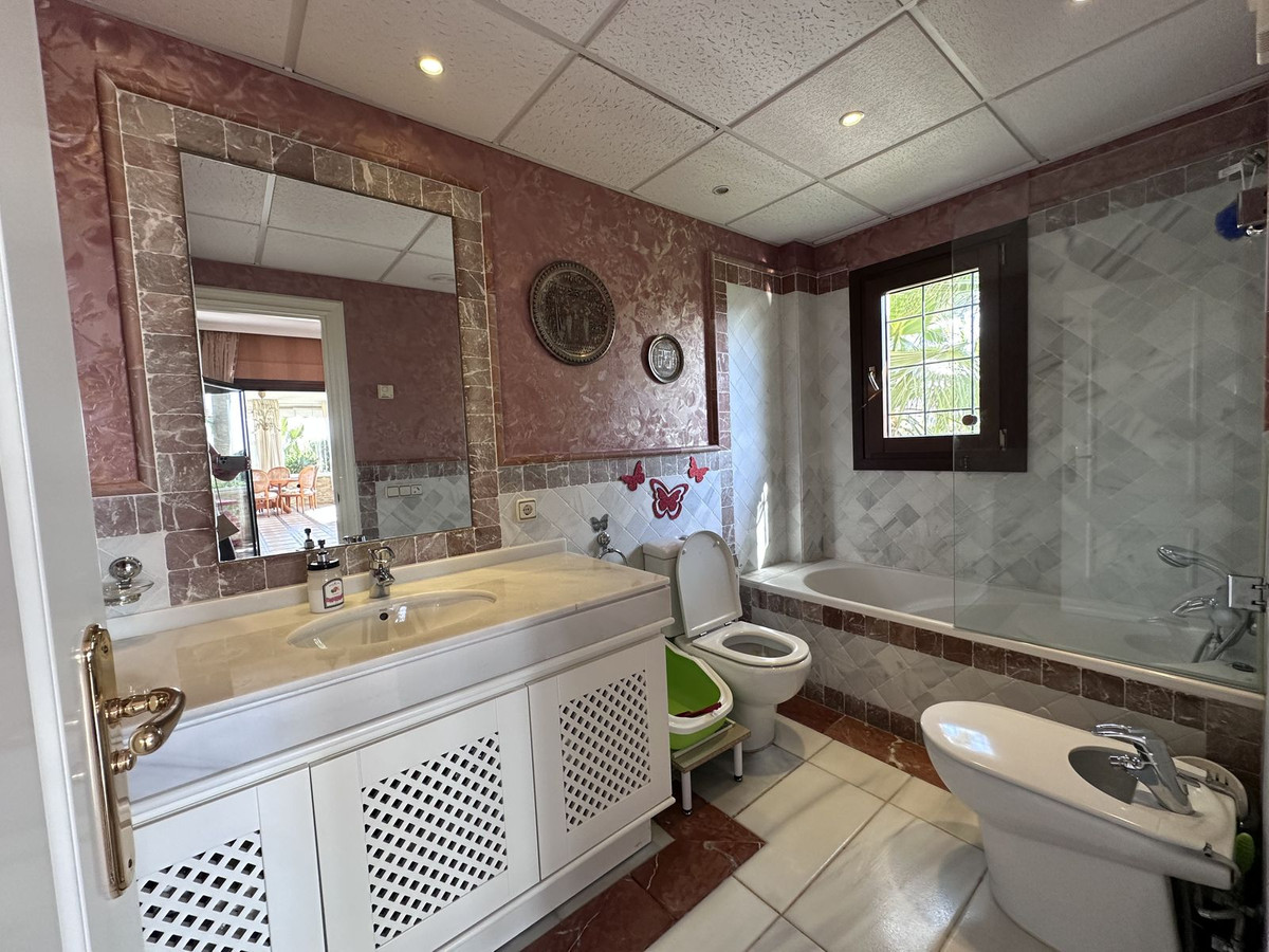 4 Bed, 4 Bath, ApartmentFor Sale, The Golden Mile, Malaga