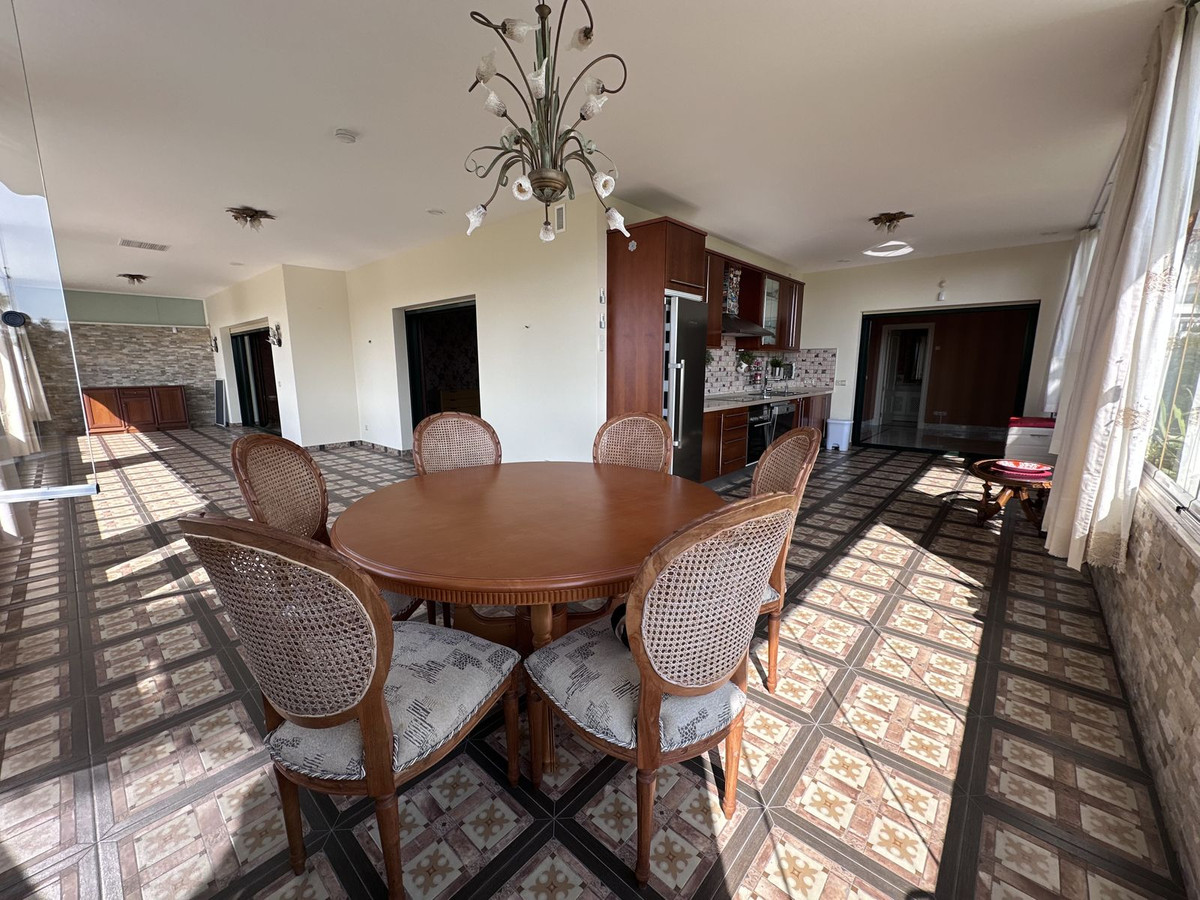 4 Bed, 4 Bath, ApartmentFor Sale, The Golden Mile, Malaga