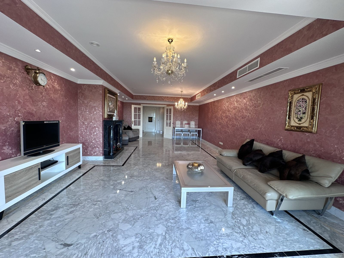 4 Bed, 4 Bath, ApartmentFor Sale, The Golden Mile, Malaga