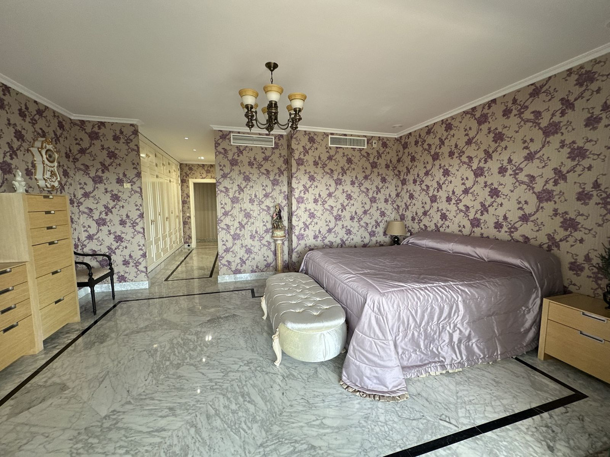 4 Bed, 4 Bath, ApartmentFor Sale, The Golden Mile, Malaga