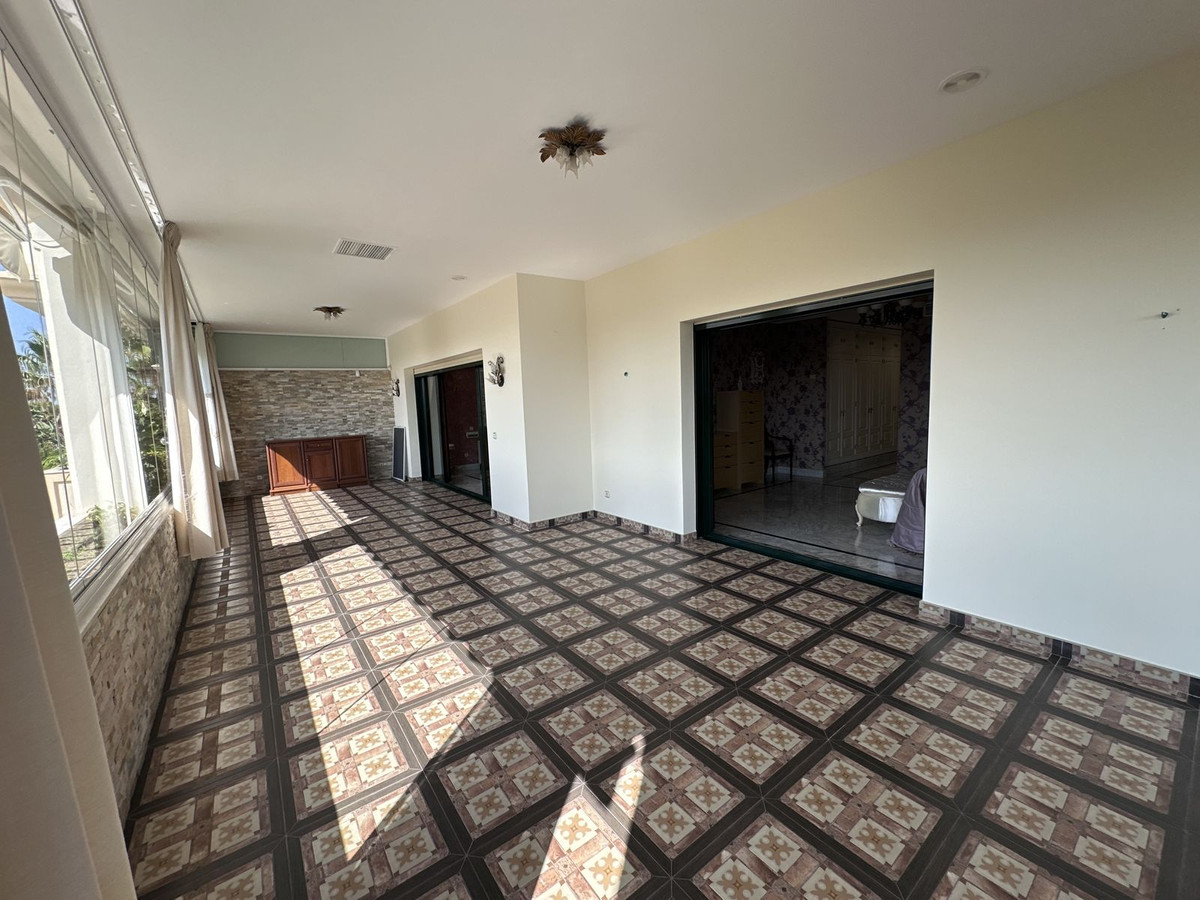 4 Bed, 4 Bath, ApartmentFor Sale, The Golden Mile, Malaga