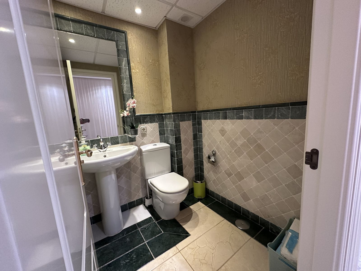 4 Bed, 4 Bath, ApartmentFor Sale, The Golden Mile, Malaga