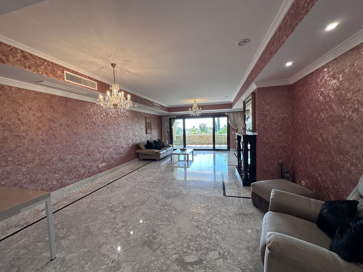 4 Bed, 4 Bath, ApartmentFor Sale, The Golden Mile, Malaga