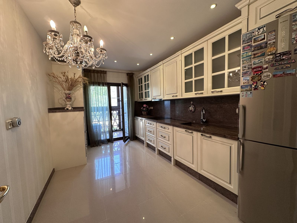4 Bed, 4 Bath, ApartmentFor Sale, The Golden Mile, Malaga