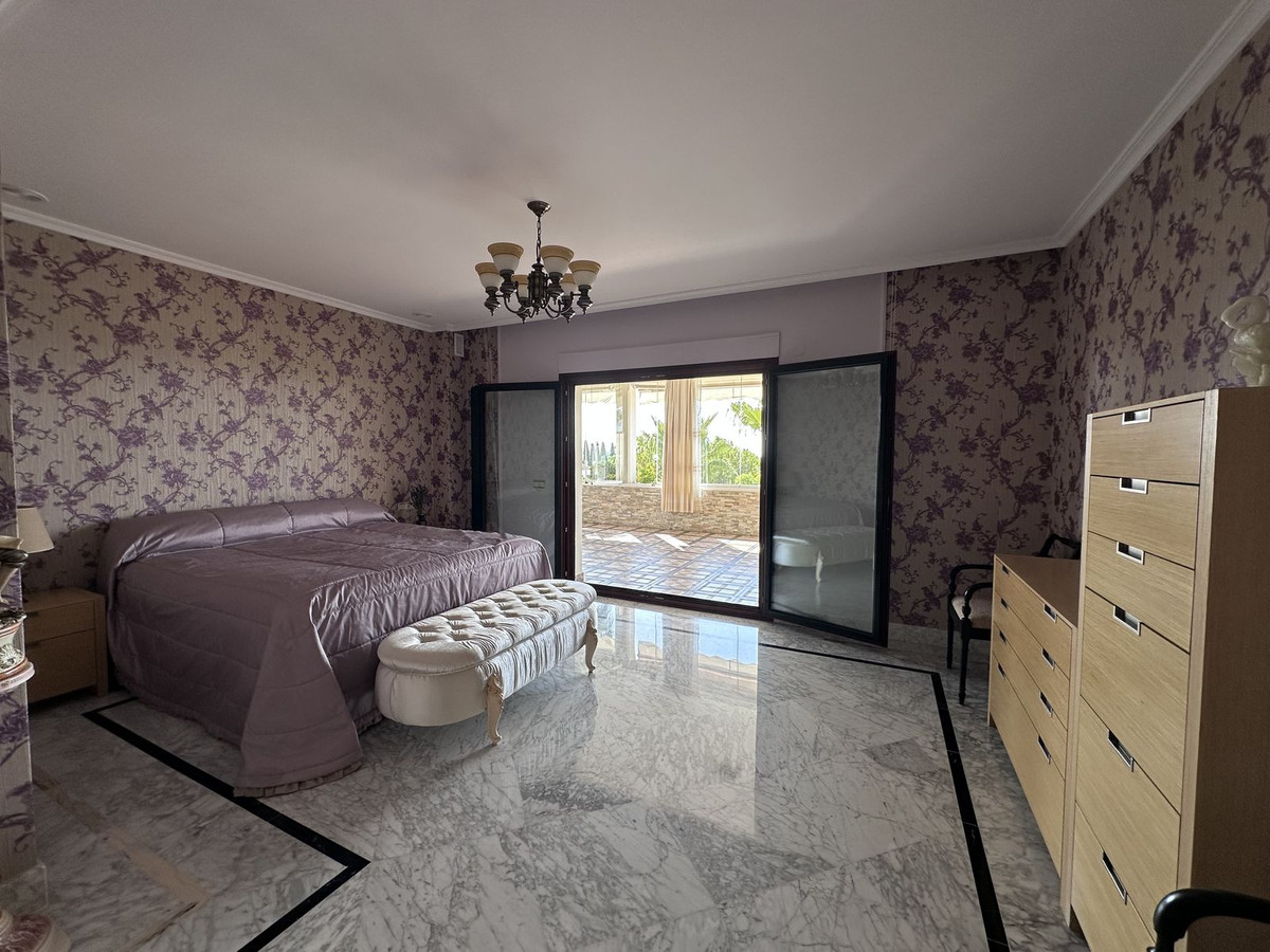 4 Bed, 4 Bath, ApartmentFor Sale, The Golden Mile, Malaga