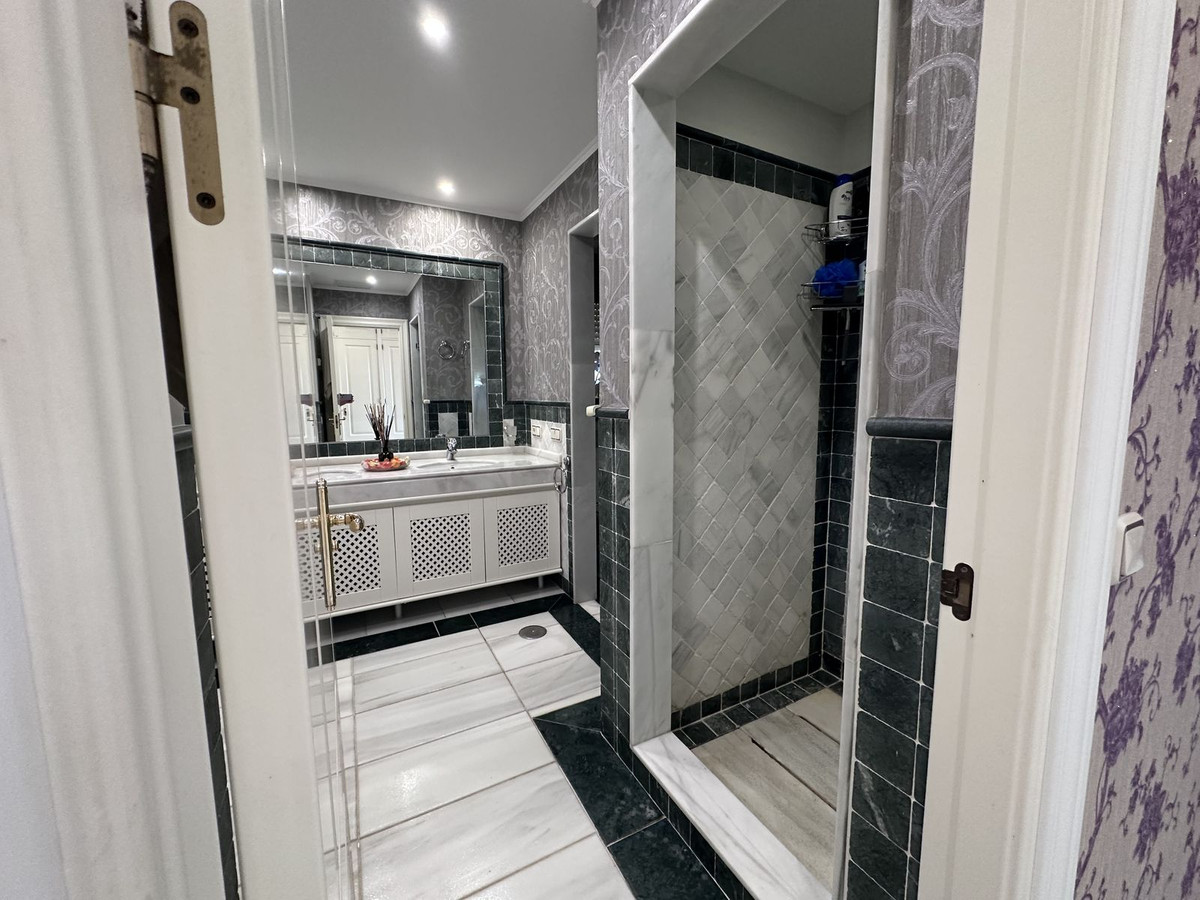 4 Bed, 4 Bath, ApartmentFor Sale, The Golden Mile, Malaga