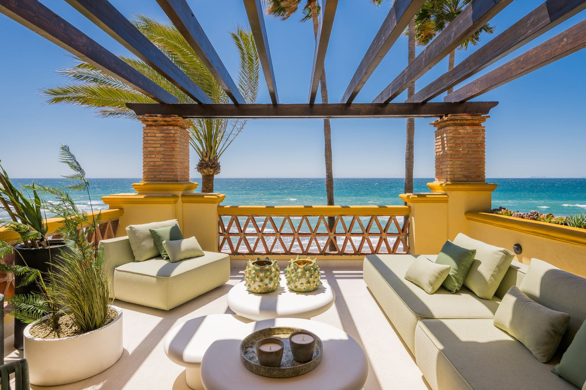 3 Bed, 2 Bath, ApartmentFor Sale, Río Real, Malaga