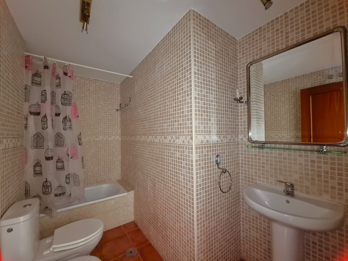 1 Bed, 1 Bath, ApartmentFor Sale, Estepona, Malaga