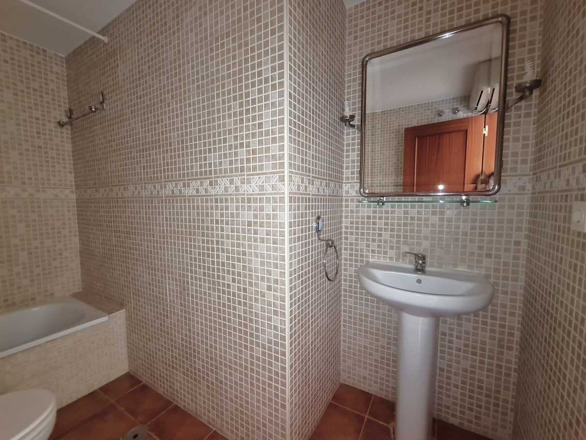 1 Bed, 1 Bath, ApartmentFor Sale, Estepona, Malaga