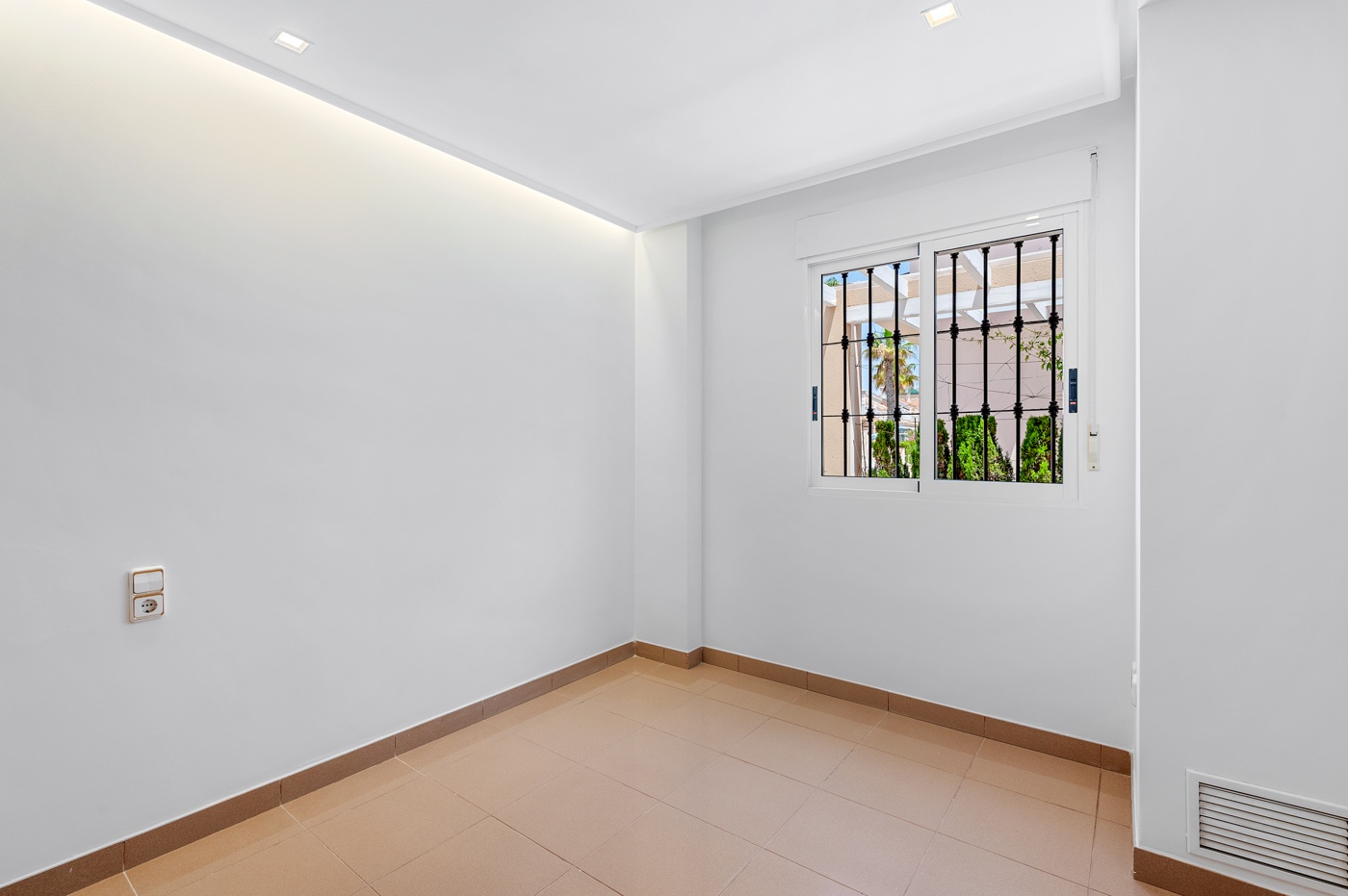 4 Bed, 3 Bath, HouseFor Sale, Torrevieja, Alicante