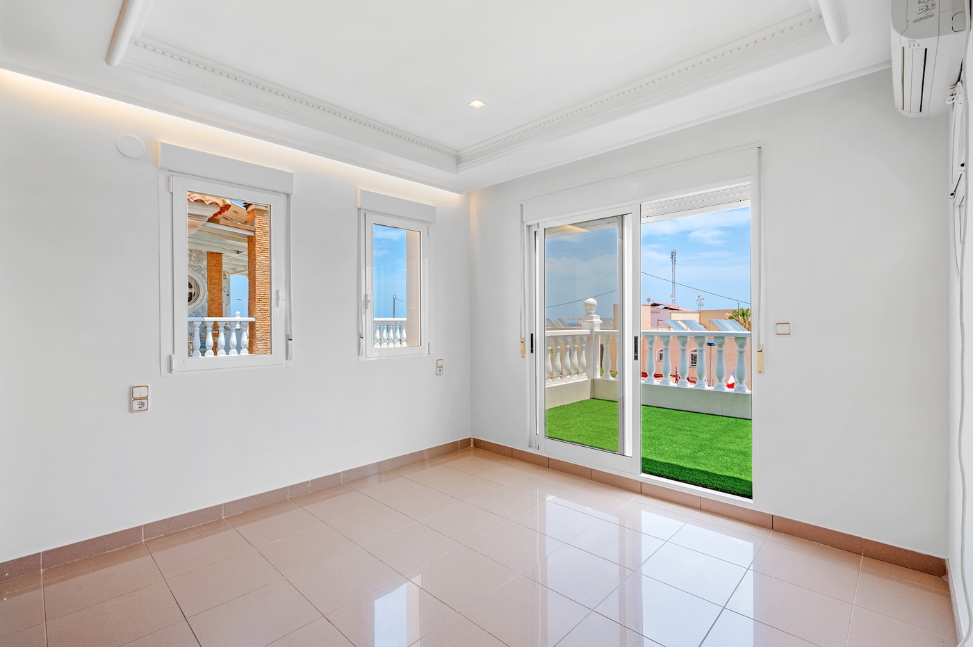 4 Bed, 3 Bath, HouseFor Sale, Torrevieja, Alicante