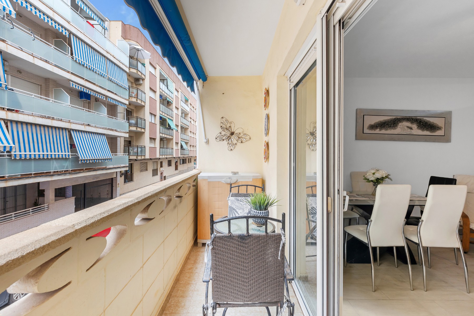 2 Bed, 1 Bath, ApartmentFor Sale, Torrevieja, Alicante