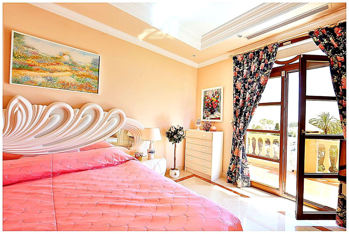 17 Bed, 11 Bath, HouseFor Sale, Nueva Andalucia, Malaga