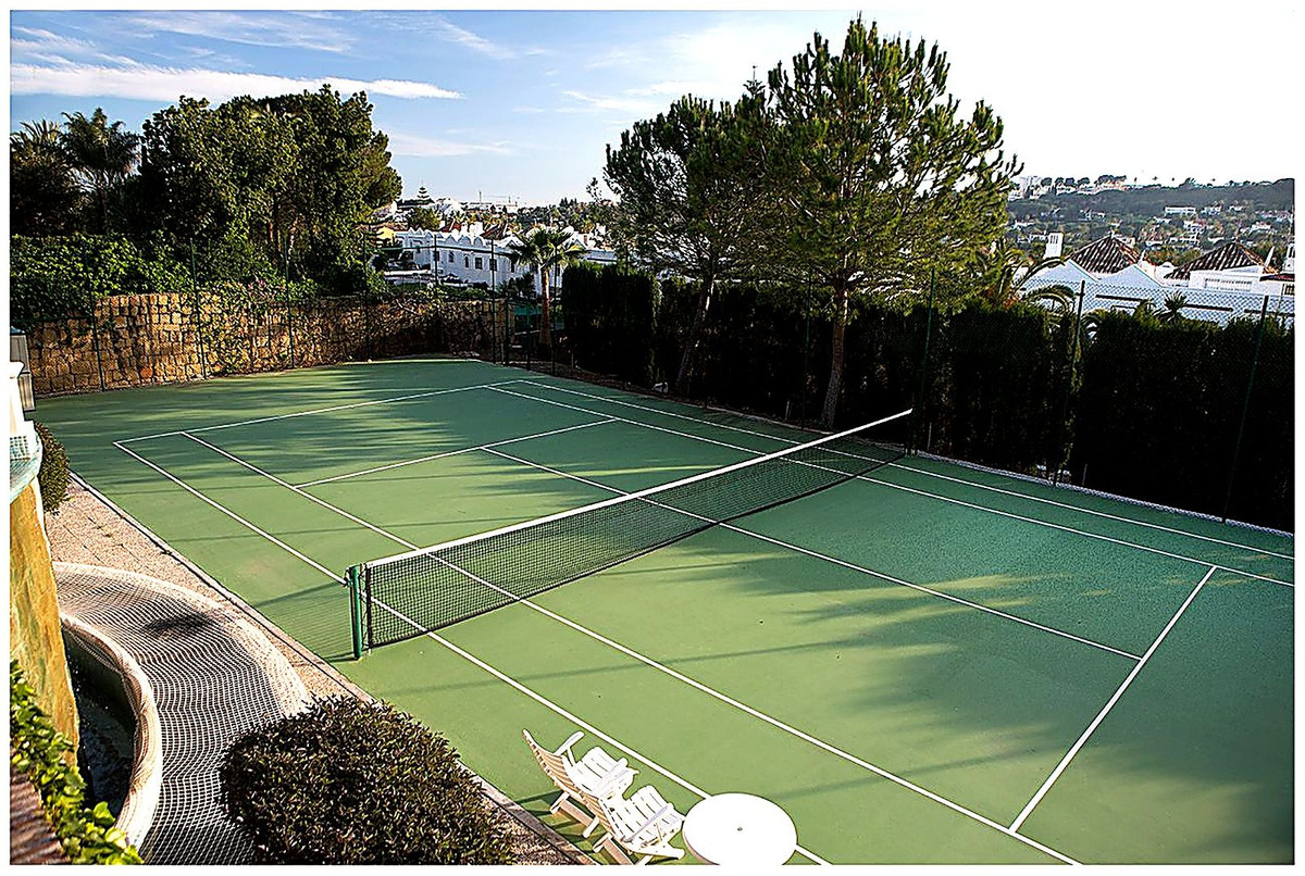 17 Bed, 11 Bath, HouseFor Sale, Nueva Andalucia, Malaga