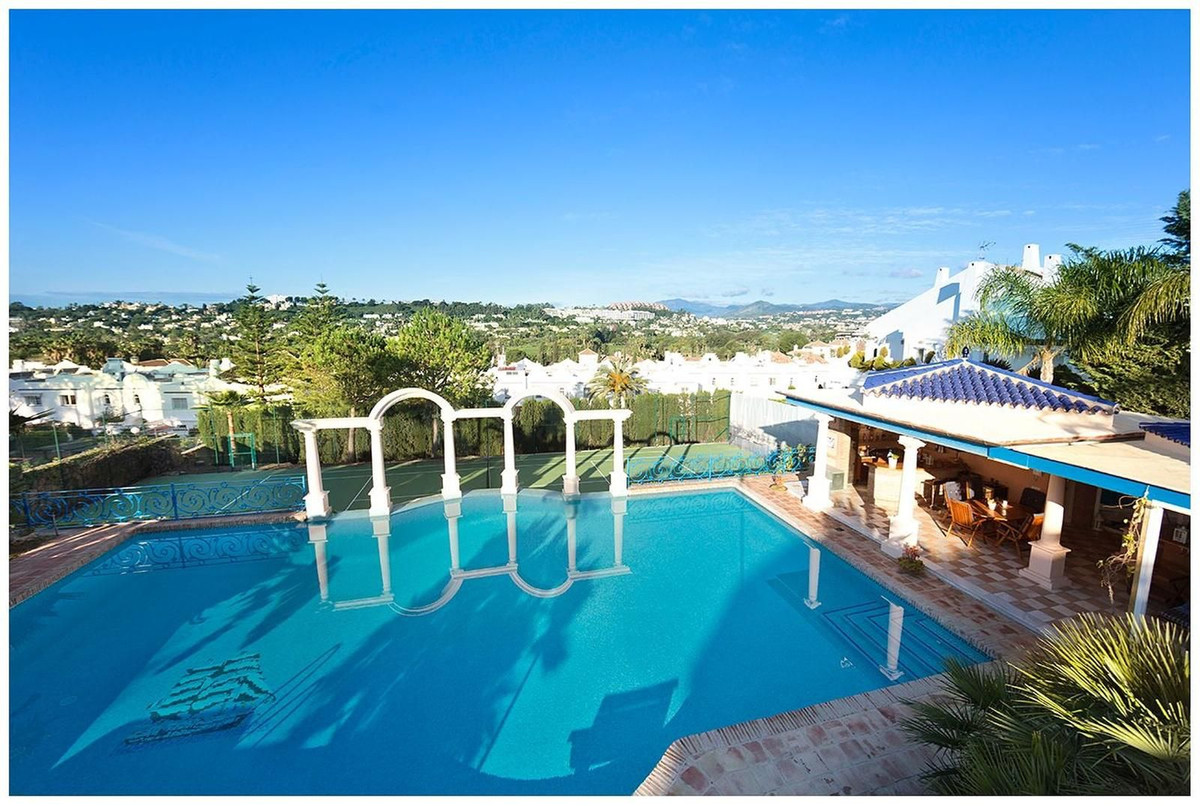 17 Bed, 11 Bath, HouseFor Sale, Nueva Andalucia, Malaga