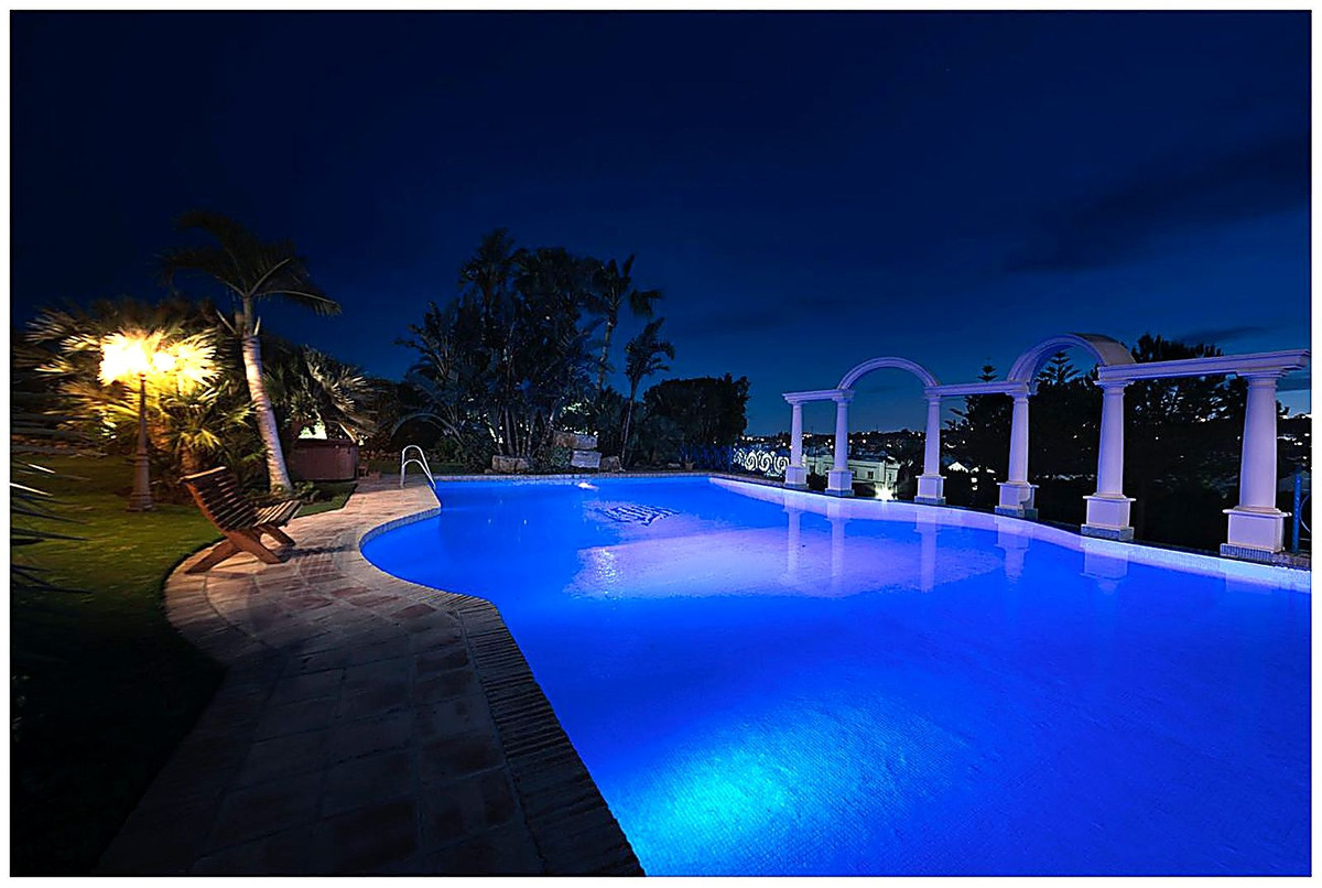 17 Bed, 11 Bath, HouseFor Sale, Nueva Andalucia, Malaga