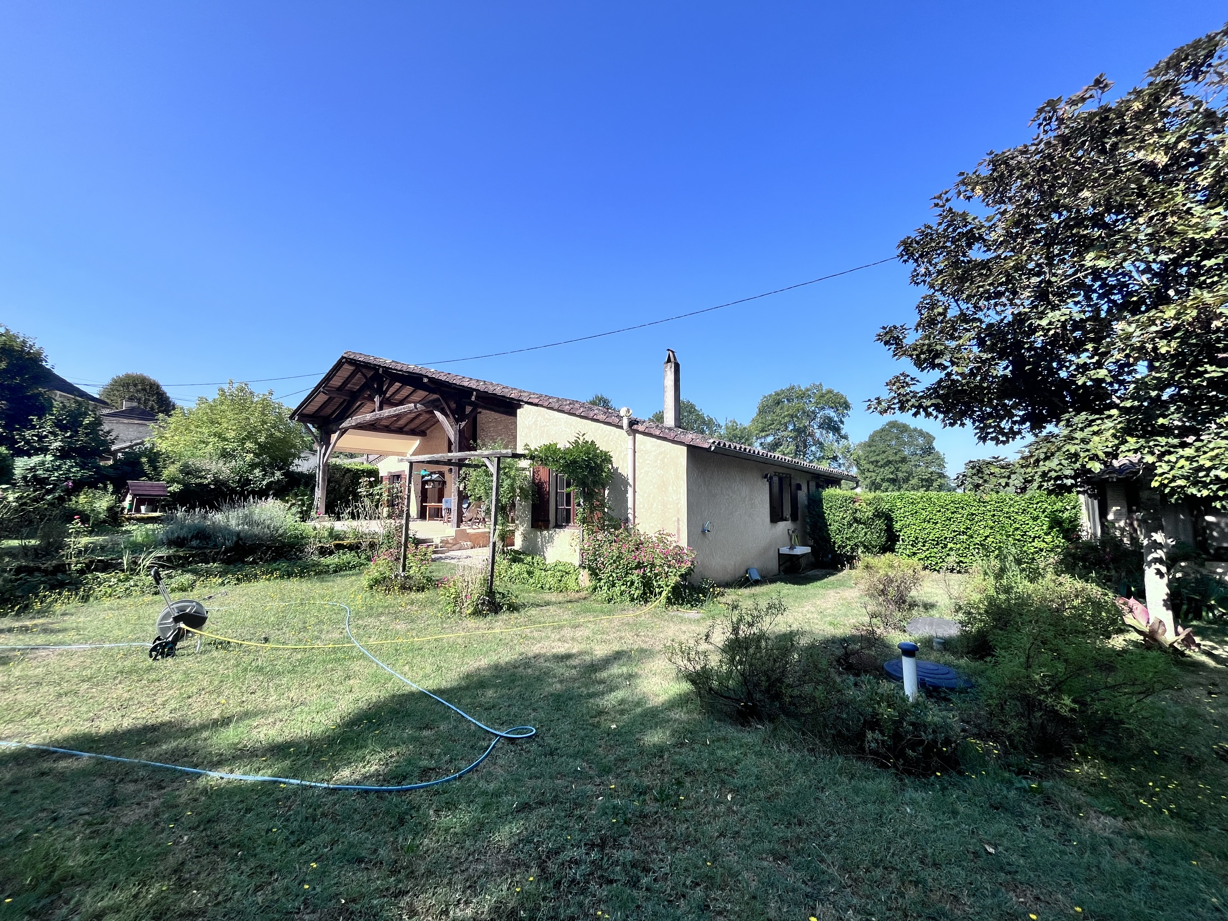 4 Bed, 1 Bath, HouseFor Sale, Lauzun, Lot-et-Garonne, Aquitaine, 47410