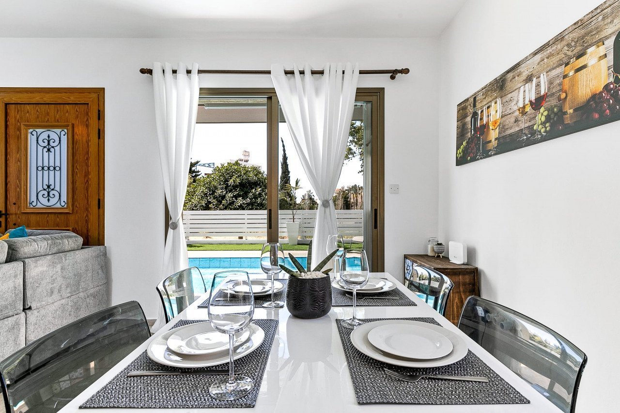 2 Bed, 2 Bath, HouseFor Sale, Universal, Paphos