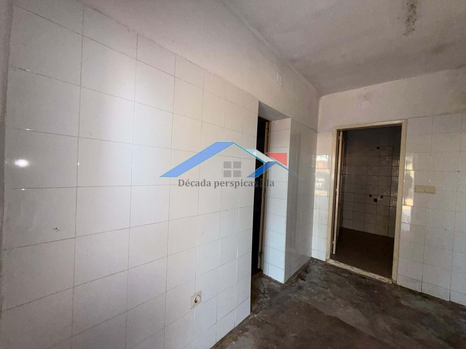 4 Bed, 2 Bath, HouseFor Sale, Coruche, Santarém, 2100