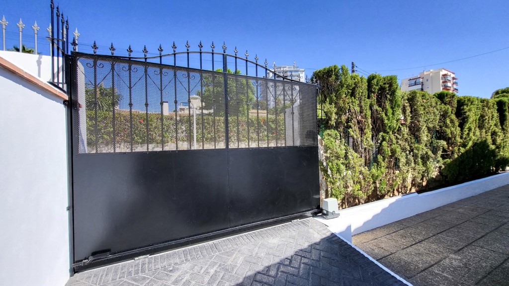 3 Bed, 2 Bath, HouseFor Sale, Fuengirola, Malaga