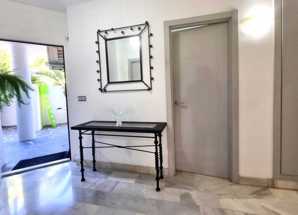 3 Bed, 2 Bath, ApartmentFor Sale, Calahonda, Malaga