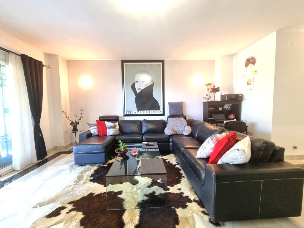 3 Bed, 2 Bath, ApartmentFor Sale, Calahonda, Malaga