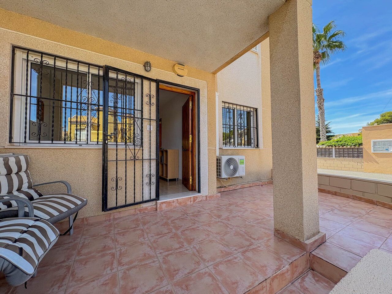 2 Bed, 1 Bath, ApartmentFor Sale, Los Balcones, Alicante