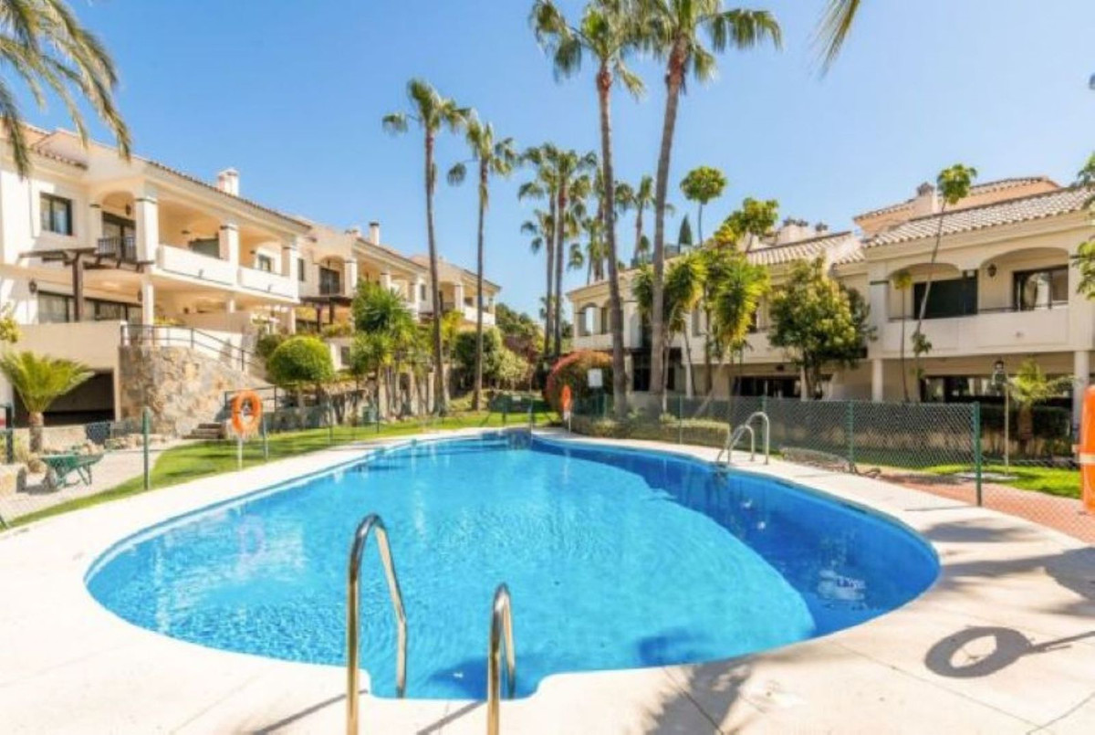 4 Bed, 3 Bath, HouseFor Sale, Atalaya, Malaga