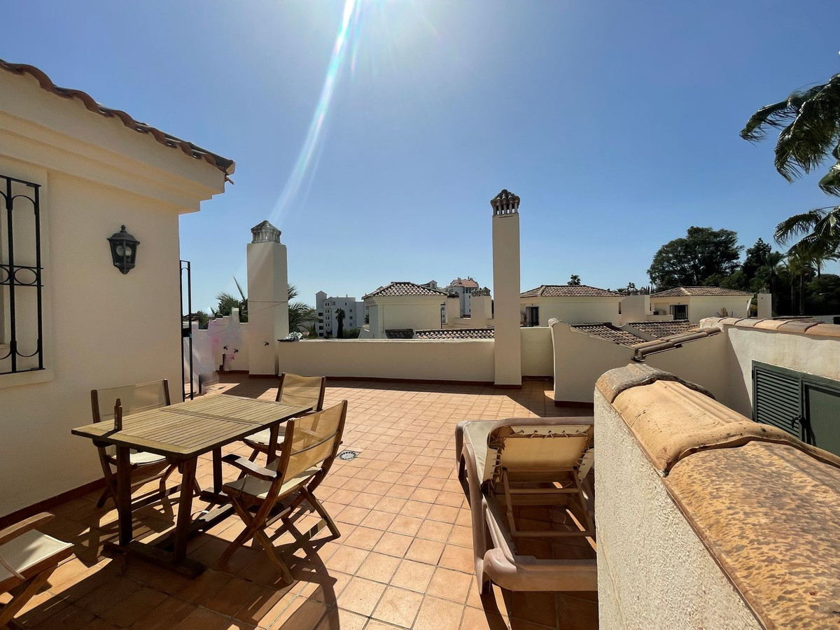 4 Bed, 3 Bath, HouseFor Sale, Atalaya, Malaga