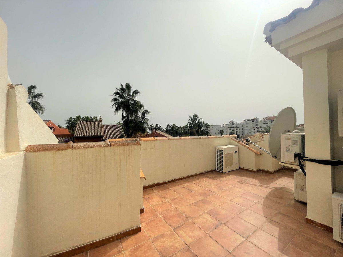 4 Bed, 3 Bath, HouseFor Sale, Atalaya, Malaga