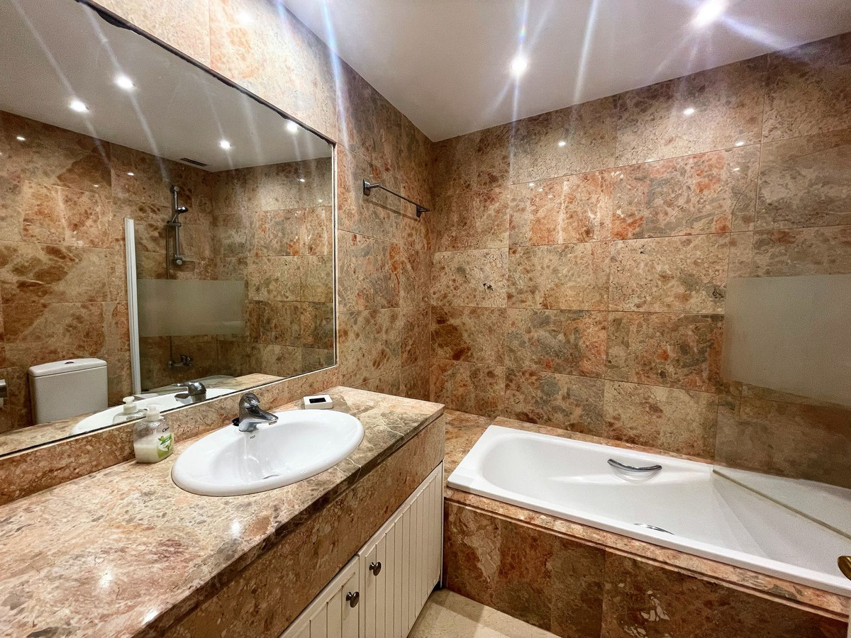 4 Bed, 3 Bath, HouseFor Sale, Atalaya, Malaga