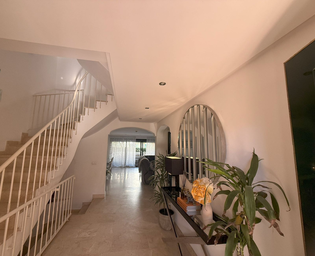 4 Bed, 3 Bath, HouseFor Sale, Atalaya, Malaga