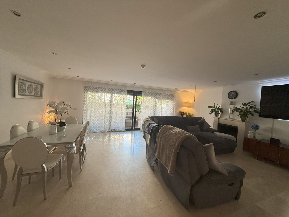 4 Bed, 3 Bath, HouseFor Sale, Atalaya, Malaga