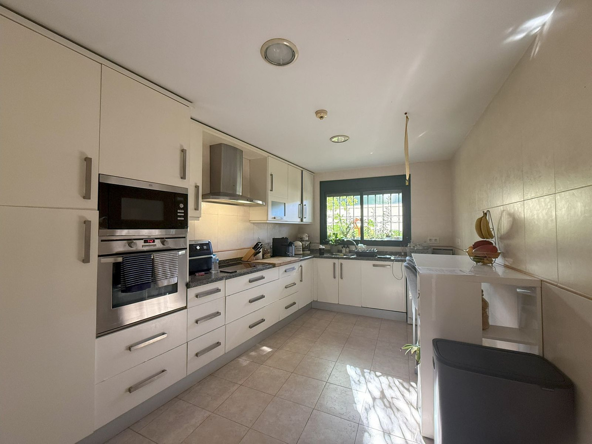 4 Bed, 3 Bath, HouseFor Sale, Atalaya, Malaga