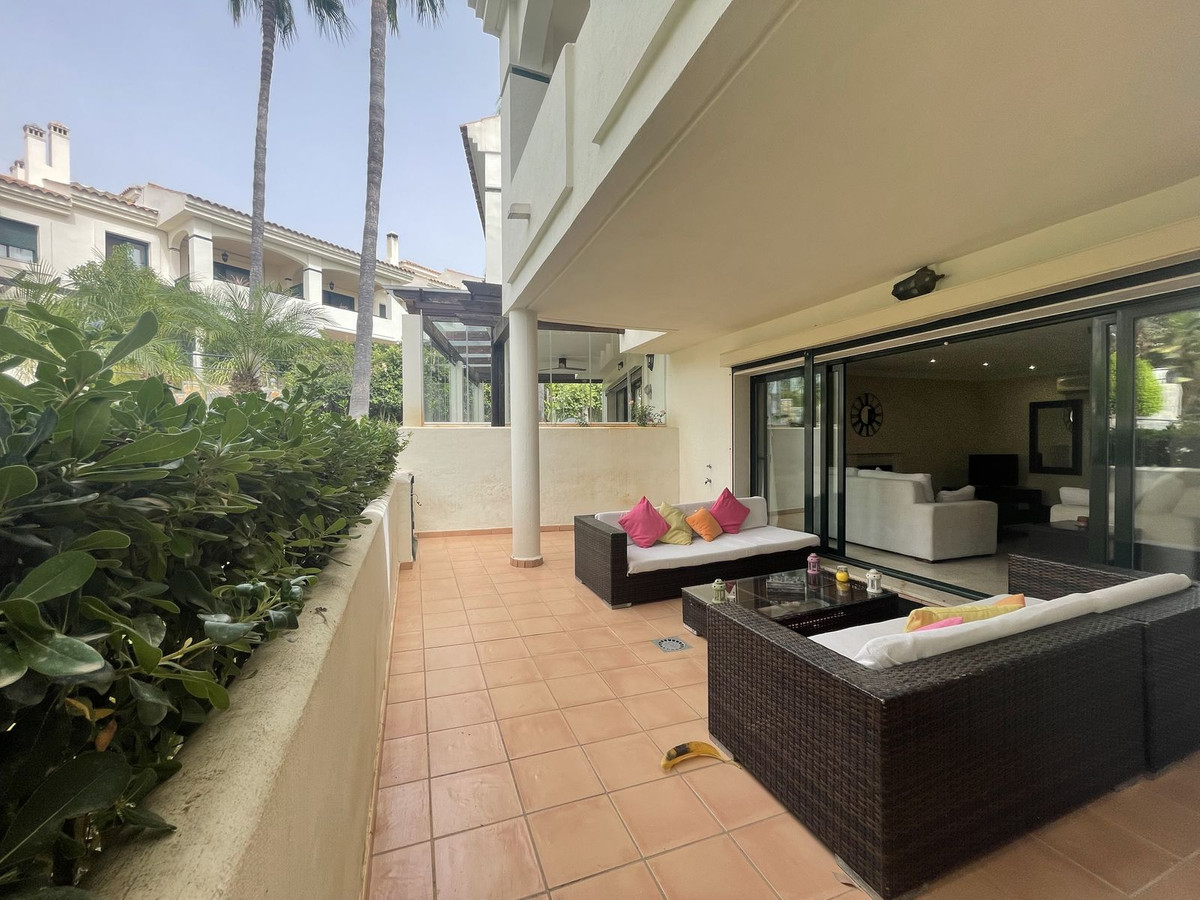 4 Bed, 3 Bath, HouseFor Sale, Atalaya, Malaga