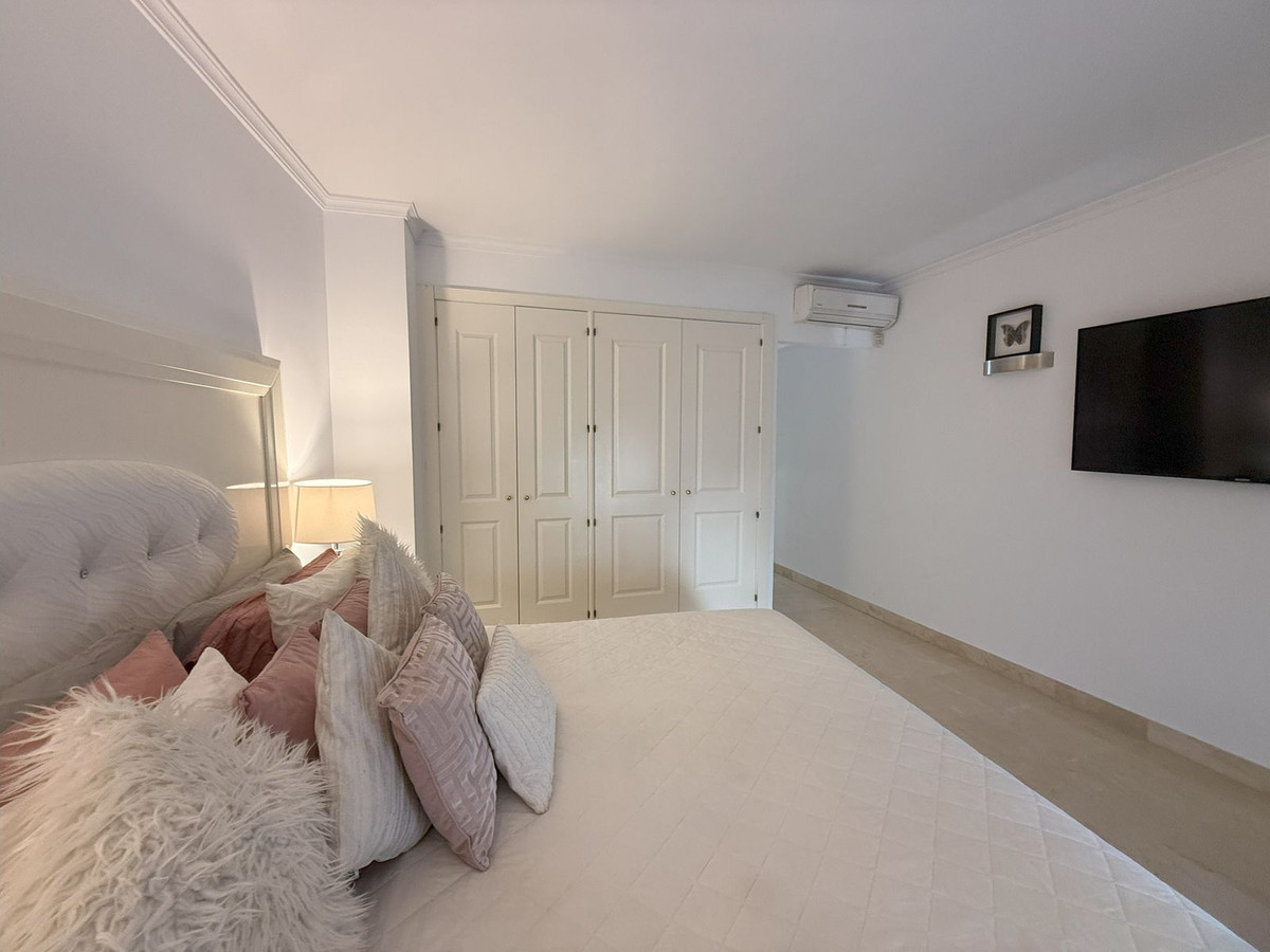 4 Bed, 3 Bath, HouseFor Sale, Atalaya, Malaga