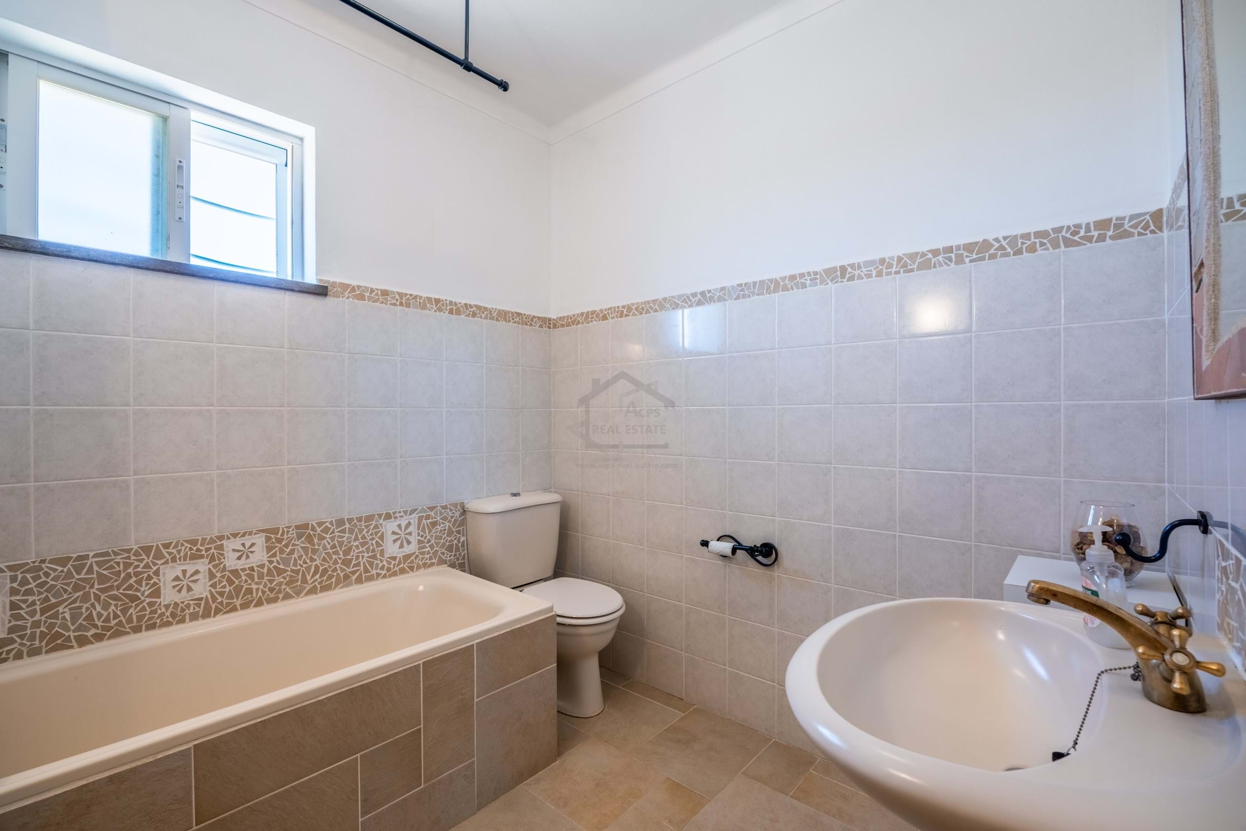 4 Bed, 3 Bath, HouseFor Sale, Sao Bras De Alportel, Faro, 8150-013