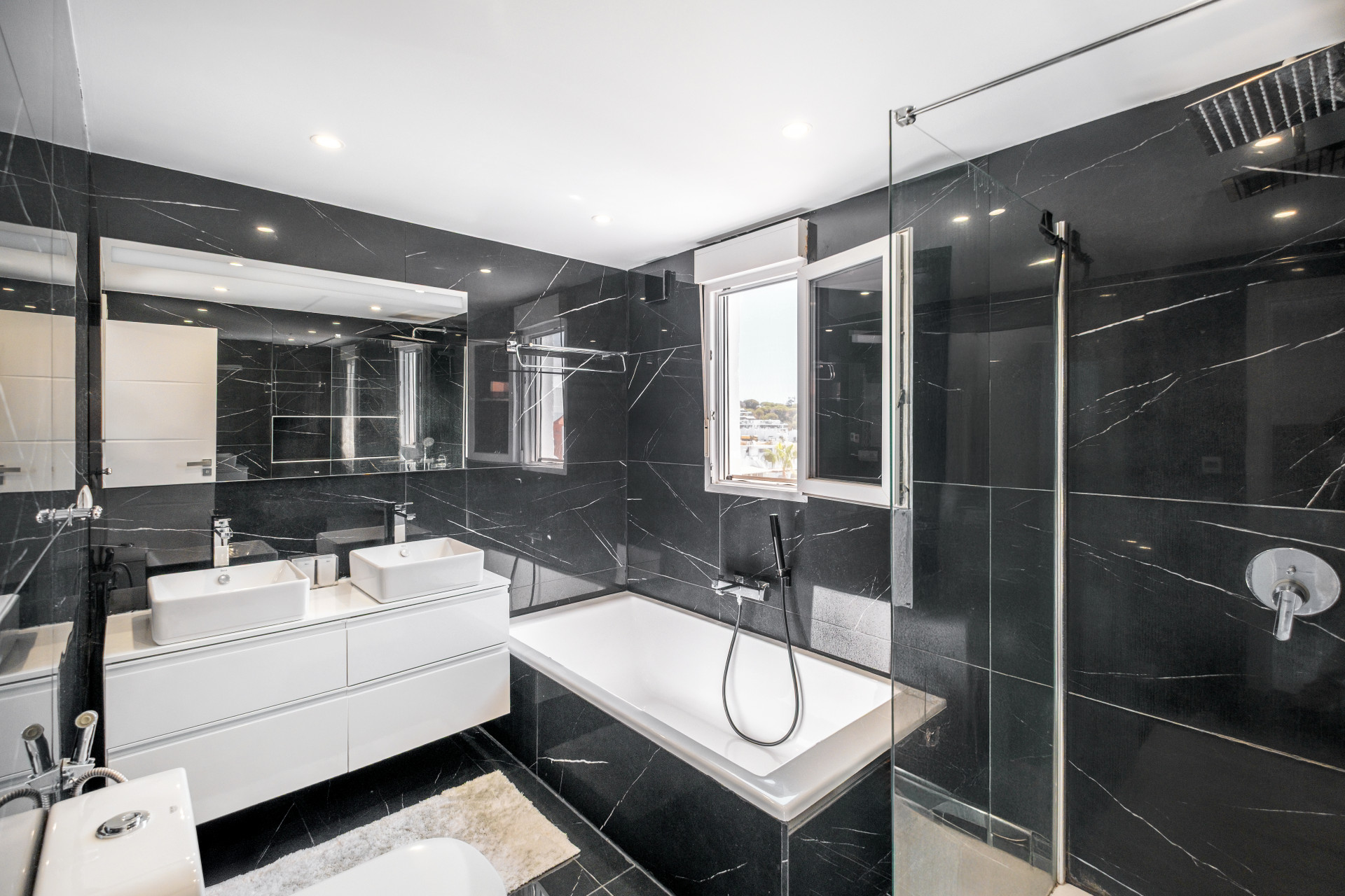 4 Bed, 3 Bath, HouseFor Sale, Marbella, Malaga