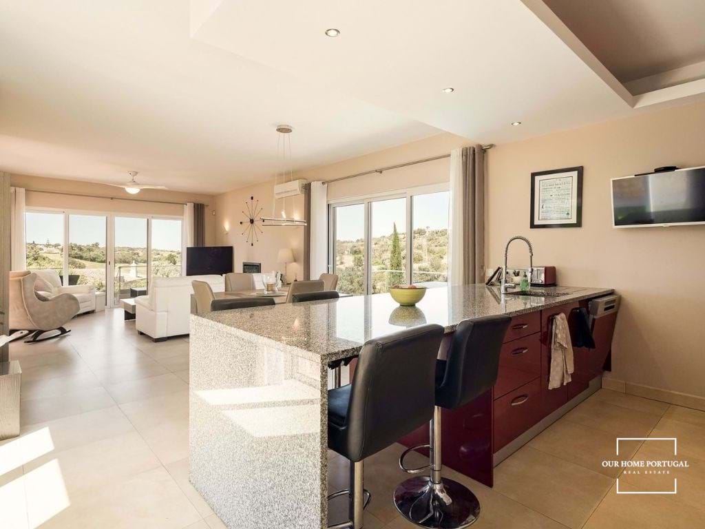 3 Bed, 2 Bath, HouseFor Sale, Lagoa, Faro, 8401-908