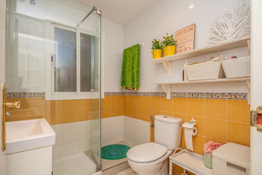 3 Bed, 2 Bath, ApartmentFor Sale, Marbella, Malaga