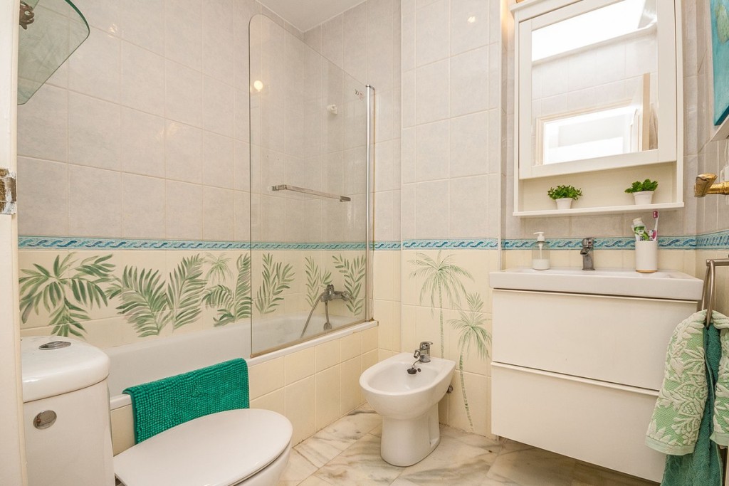 3 Bed, 2 Bath, ApartmentFor Sale, Marbella, Malaga