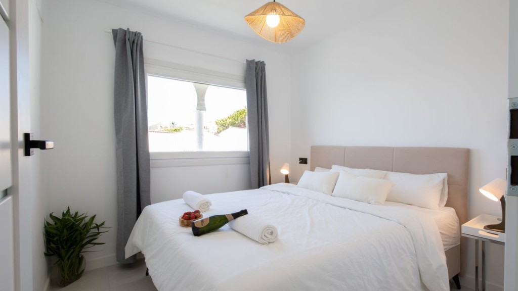3 Bed, 2 Bath, ApartmentFor Sale, Calahonda, Malaga